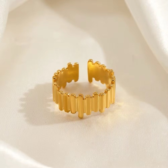 18K Gold Plated adjustable Ring - Picture 7 of 8